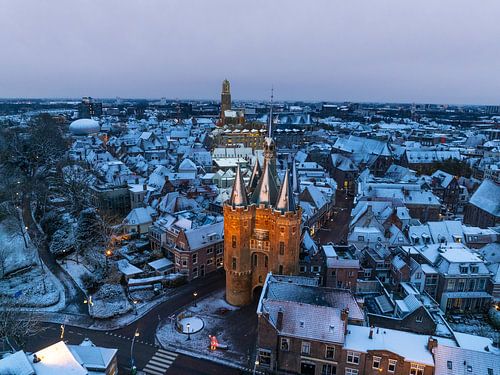 Zwolle Sassenpoort oude poort tijdens een koude winterochtend