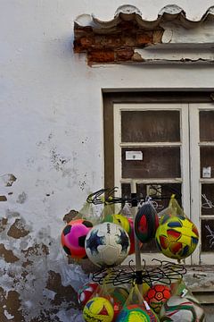 Ballen bij kiosk in de Algarve.