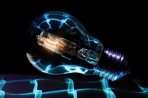 Ampoule brûlante avec éclair