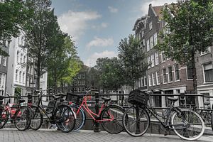 Un pont avec le cyclisme à Amsterdam