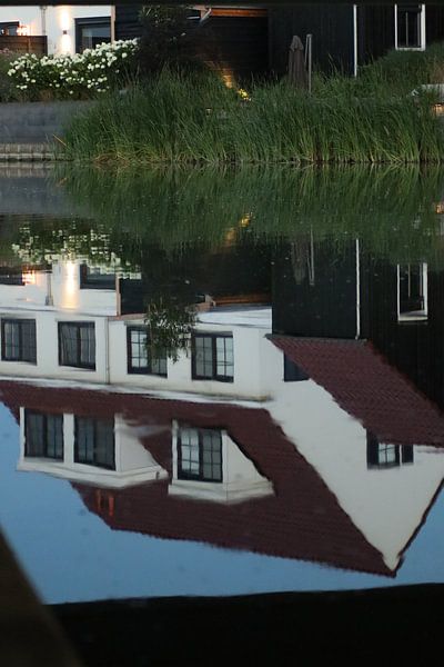 Reflection of the White House by Monica de Roo-Peeters