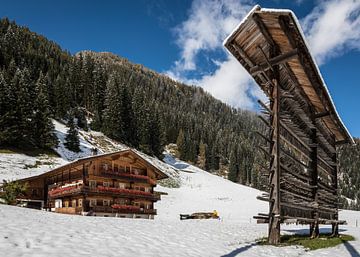 Oude bergboerderij in het Arntal, achter het Villgratental van Christian Müringer
