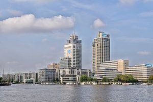 Amsterdamse 'Skyline' aan de Amstel. van Don Fonzarelli