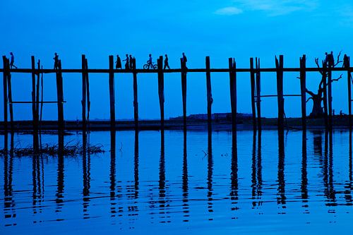 Zonsondergang U-Bein brug in Mandalay, Myanmar