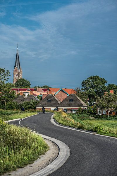 Slingerweggetje aan de rand van het Friese dorpje Blauwhuis von Harrie Muis