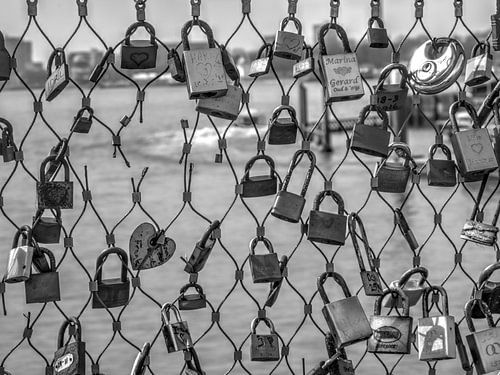 Le pont de l'amour sur P van Beek