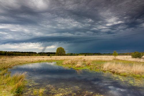 Wat een bui, kon het niet laten om er een landschap van te maken foto gemaakt op het  Molenveld bij Exloo in Drenthe