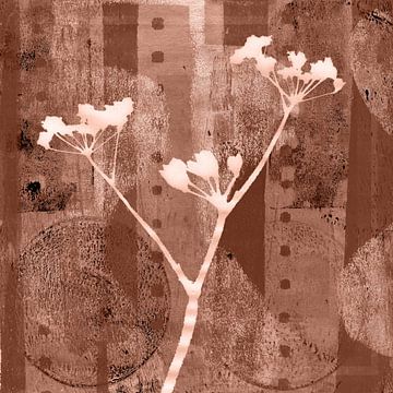 Blumen und abstrakte Formen in rostigem Braun. von Dina Dankers