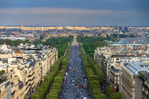Uitzicht Champs-Eysees vanaf de Arc de Triomphe