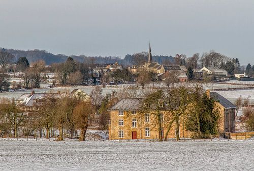 Winters panorama van de Frankenhofmolen in Holset 