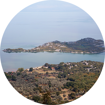 Uitzicht op het meer van Scutari (Montenegro) van t.ART