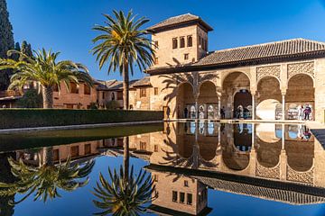 Alhambra in Granada van Peter Schickert
