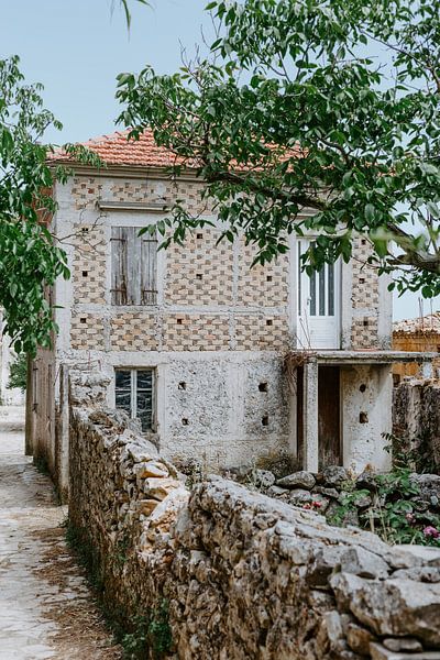 Pastel-coloured streets Zakynthos | Travel photography | Wall art photography print by Alblasfotografie