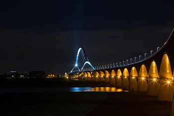 Brug de Oversteek, Nijmegen by night