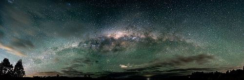 Kleurrijke melkwegpanorama boven Nieuw-Zeeland
