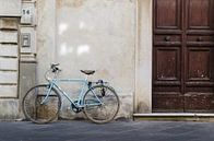 Vintage fiets in de straten van Pietrasanta Italië van Thomas Boudewijn thumbnail
