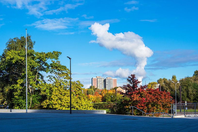Blick auf Gebäude in der Hansestadt Rostock im Herbst von Rico Ködder