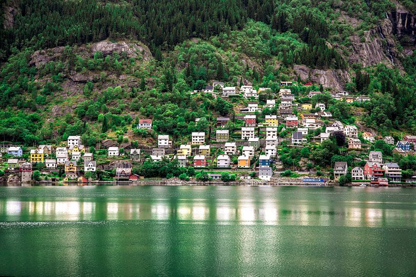 Is it your house? by Marc Hollenberg