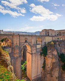 Neue Brücke und Schlucht im Dorf Ronda, Andalusien, Spanien von Stefano Orazzini
