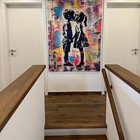 Klantfoto: De eerste kus | Street art graffiti in Banksy stijl van Frank Daske | Foto & Design, op canvas