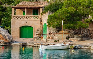 Idyllic view of the old fishing village at Cala Figuera, by Alex Winter