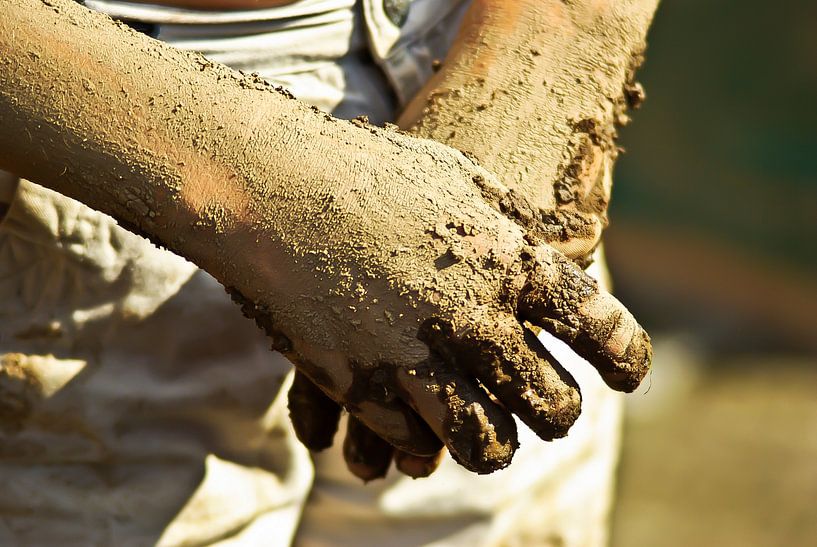 Playing in the dirt by Norbert Sülzner