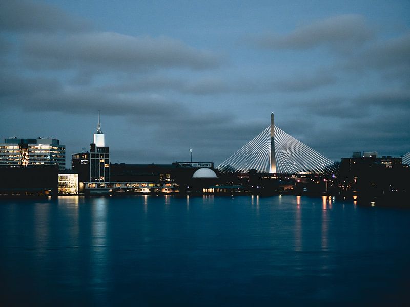 Boston by Hello Pompoyo
