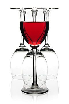 Verres à vin avec du vin rouge sur Diana van Tankeren