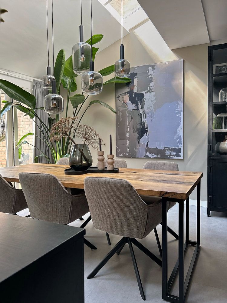 Modern and abstract figurative portrait in earth tones  by Carla Van Iersel 