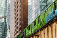 Bovengrondse metro langs wolkenkrabbers in Chicago van Jille Zuidema thumbnail