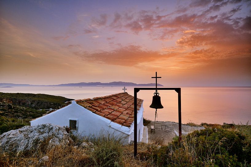Kirche in Kythira bei Sonnenaufgang von John Leeninga