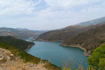 Bergmeer 'Rio Guadalfeo', dichtbij Sierra Nevada, Andalusië, Spanje  van Lars Bruin