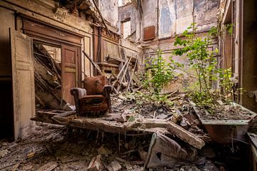 Lonely chair by Vivian Teuns
