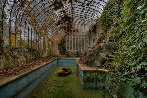 Urbex: oasis privée abandonnée