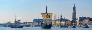 Historisches Repliksegelboot Kamper Kogge verlässt die Hanse-Stadt Kampen