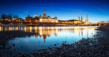 Dresden skyline op het blauwe uur
