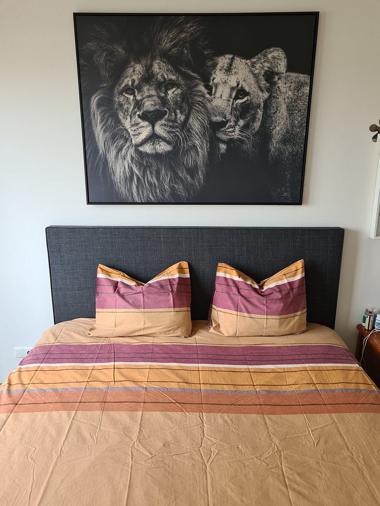 Leeuw zwart wit met titel: Lion couple - Leeuwen - Liefde - Zwart wit - Afrika, van Hendrik