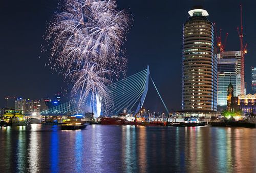 Fireworks! Rotterdam / Erasmus Bridge by Rob de Voogd / zzapback