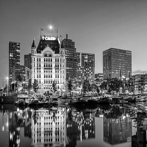 Oude Haven und Witte Huis in Rotterdam bei Nacht | Monochrom von Melanie Viola