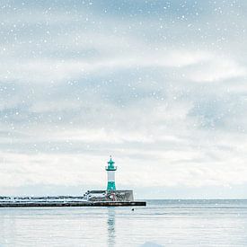 Leuchtturm Sassnitz im Dezember mit Schnee von Mirko Boy