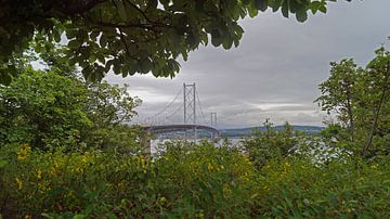 Queensferry Crossing und Forth Road  Bridge bei Edinburgh von Babetts Bildergalerie