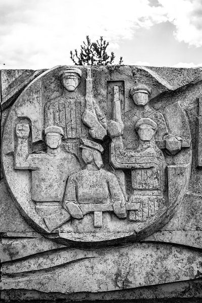 Memento park in Budapest with communist statues by Eric van Nieuwland