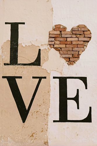 Mur d'amour avec cœur en briques