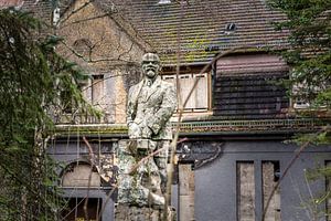 Deutschland - Leninstatur an einem verlassenen Ort von Gentleman of Decay
