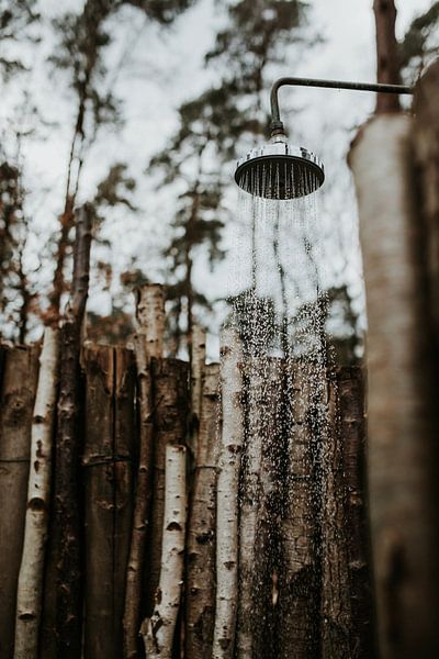 Außendusche im Wald | Veluwe, Niederlande von Trix Leeflang