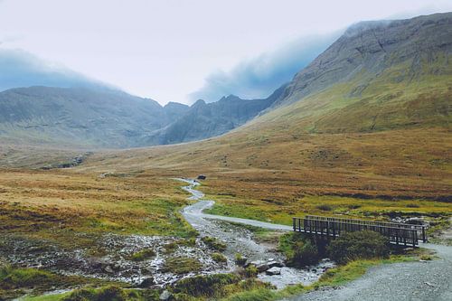 De Highlands, de Schotse Hooglanden, zijn beroemd om hun schilderachtige landschap. Eiland van Skye
