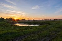 stil water tijdens de zonsopgang
