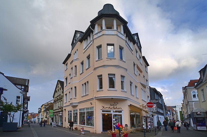 Magasin de jouets dans la maison du coin par Edgar Schermaul