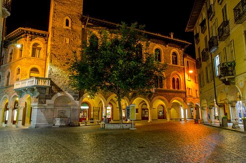 Avond op Piazza Nosetto in Bellinzona, Ticino
