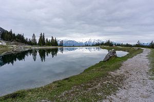 Meer met reflecties in Seefeld van annick caluwe